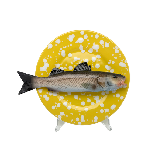 Spigola op okergeel met witte verfspatten bord, 22 cm