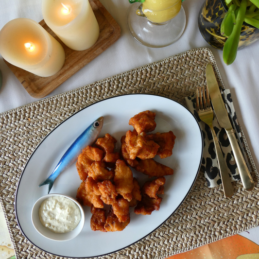 Haring/Alaccia Borrelbord met dipbakje - Ovaal wit serveerbord 35x24cm