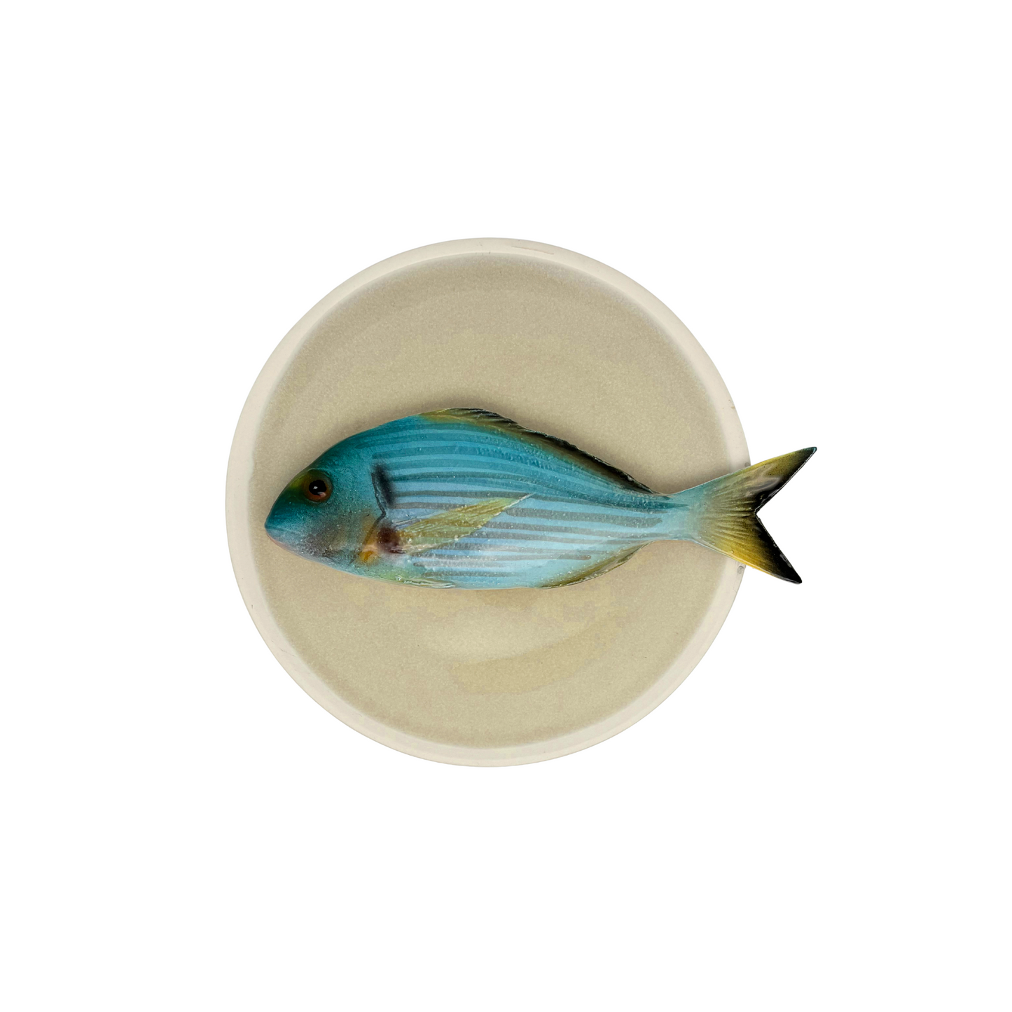 Orata medio op een zandkleur bord, 20cm rond