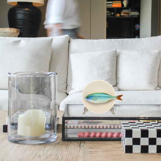 Salpa op crème/zandkleur bord met lichte rand, 15 cm