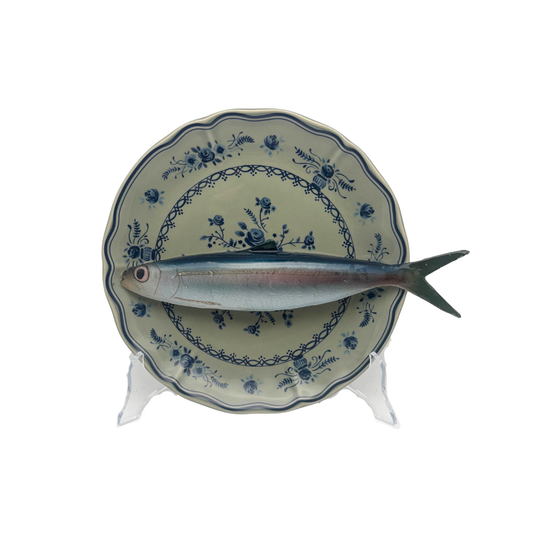 Alaccia/Haring op olijfgroen bord met blauwe decoratie 21 cm