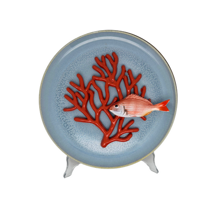 Koraal medio met Pagello piccolo op lichtblauw bord, 26cm rond
