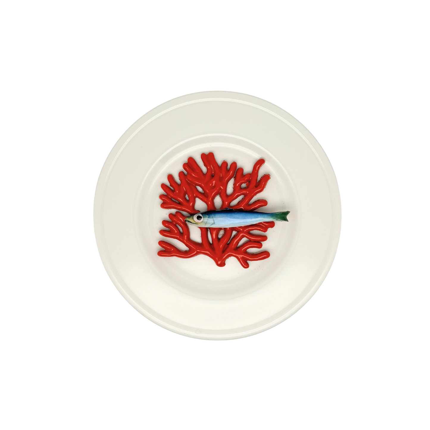 Koraal piccolo met sardientje op wit bord, 21 cm rond.