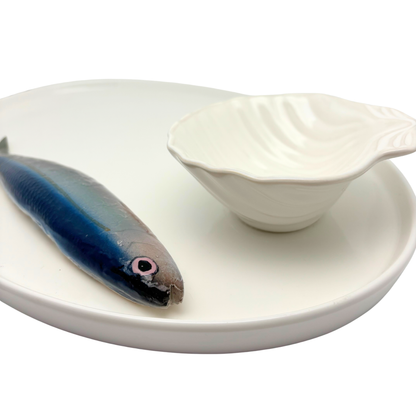 Haring/Alaccia Borrelbord met schelp dipbakje - Ovaal wit serveerbord 38x27cm