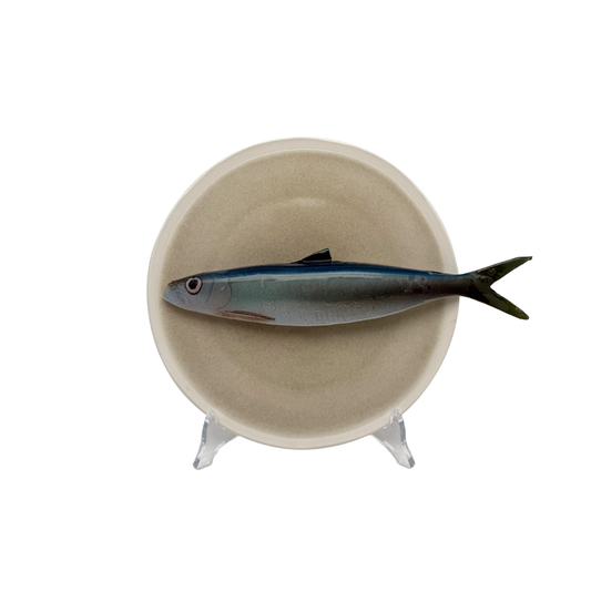 Alaccia/Haring op een beige bord met lichte rand, 20 cm