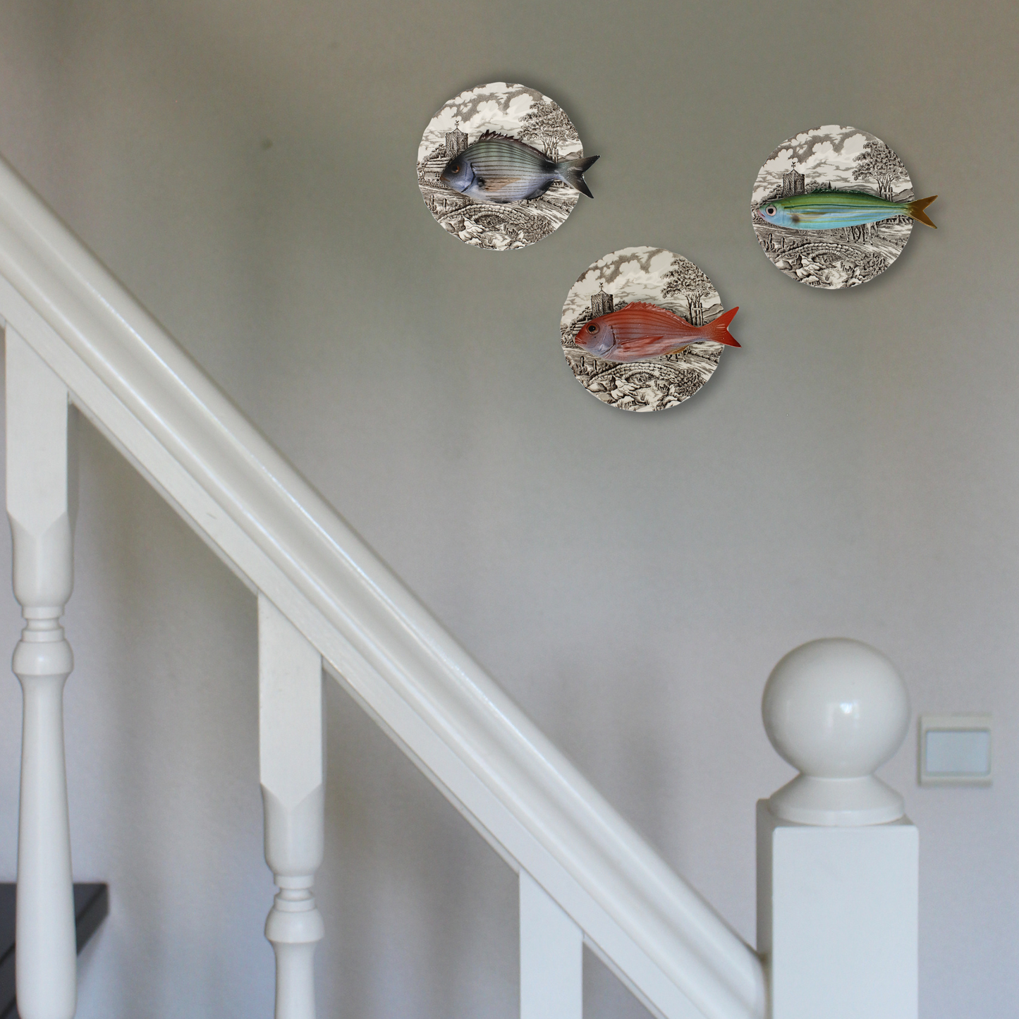 Pagello op donker bruin vintage bord, 16 cm rond