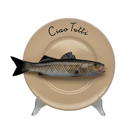 Spigola op camel/zand kleur bord "Ciao Tutti", 23 cm rond
