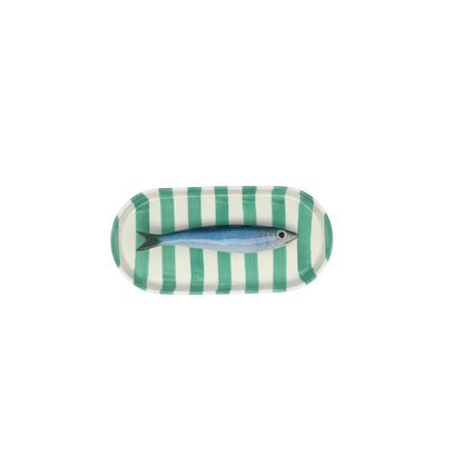 Sarde op ovaal zeegroen gestreept bordje, 22x11 cm