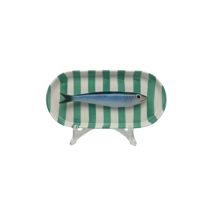 Sarde op ovaal zeegroen gestreept bordje, 22x11 cm