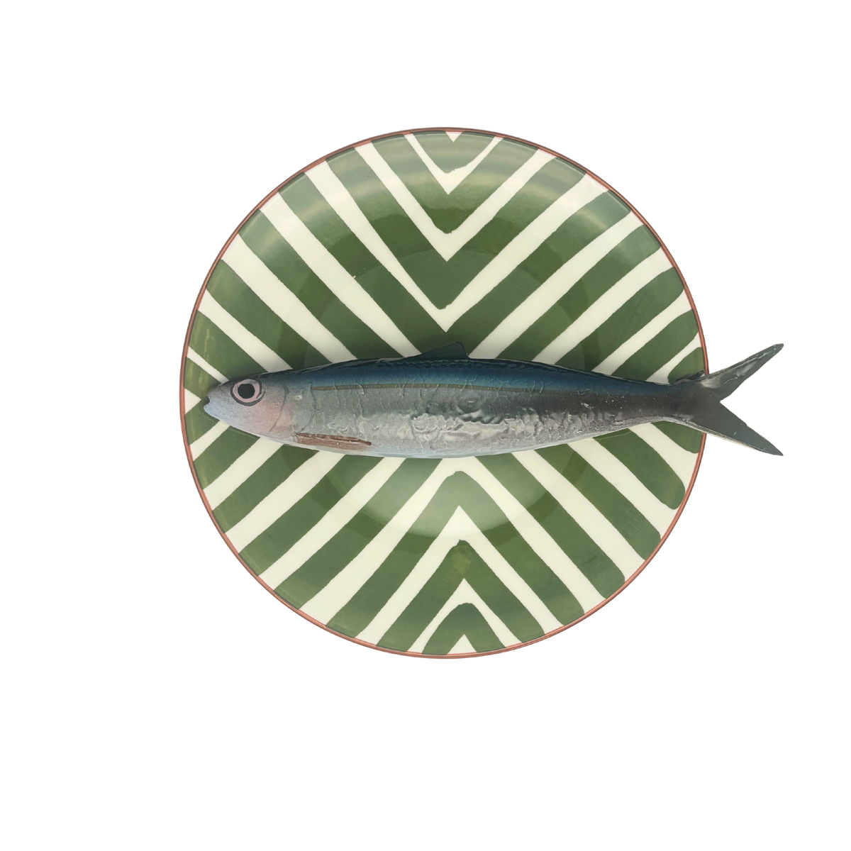 Alaccia/Haring op een groen zigzag motief bord, rond 22 cm