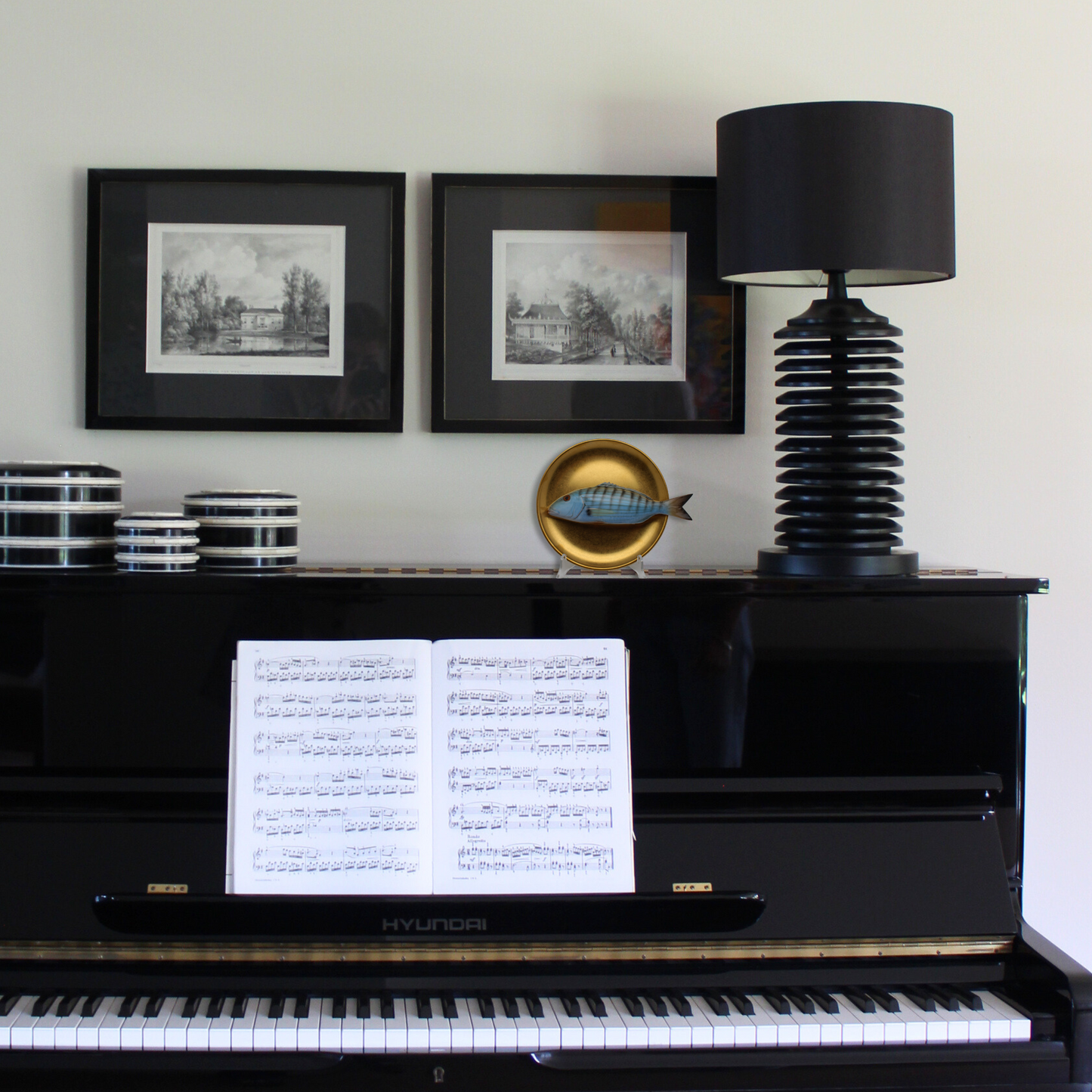 Marmora op antiek goud bord, 20 cm rond