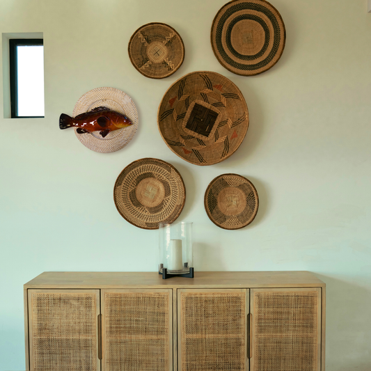Cernia Multi Grande op een wit rotan bord, 27cm rond