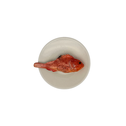 Scorfano op beige bord met lichte rand, 15 cm