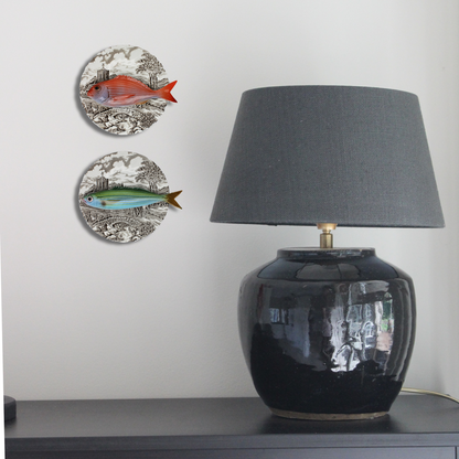 Pagello op donker bruin vintage bord, 16 cm rond