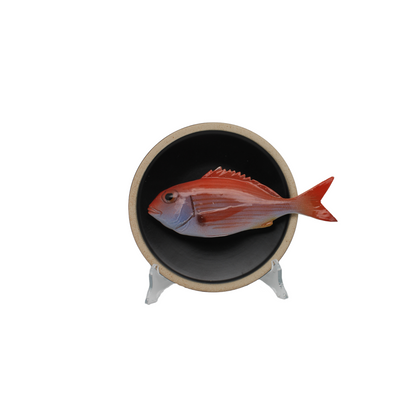 Pagello op zwart bordje met lichte rand, 15,5 cm rond