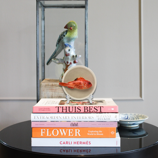 Scorfano op zandkleurig bord met lichte rand, 15 cm