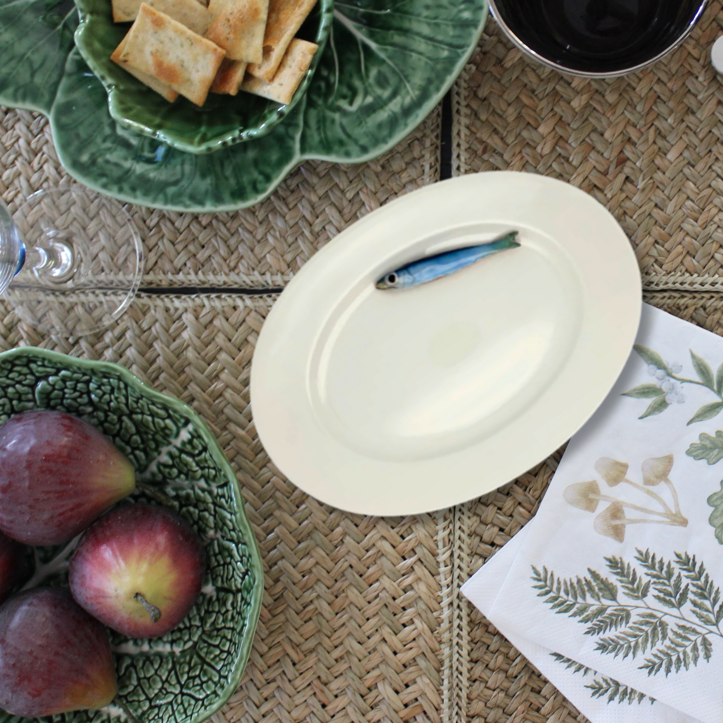 Serveerbordje ovaal wit met sardine piccolo, 24X17cm.