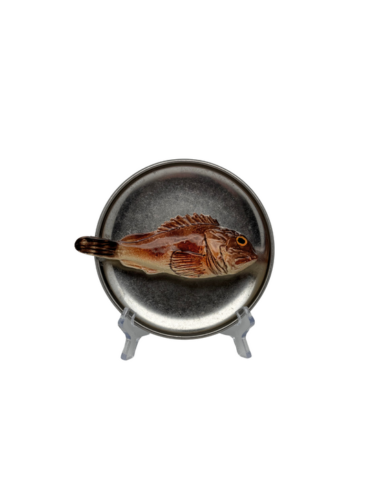 Scorfano Marrone op antiek zilver bord, 13.5 cm rond
