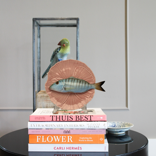 Marmora op roze bladvormig bord, 20 cm