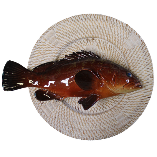 Cernia Multi Grande op een wit rotan bord, 27cm rond