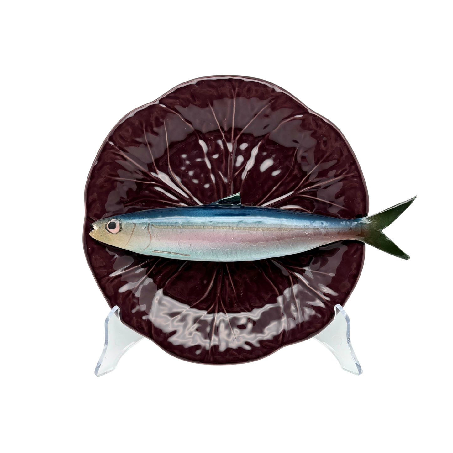 Alaccia/Haring op een aubergine bladvormig bord, 21cm