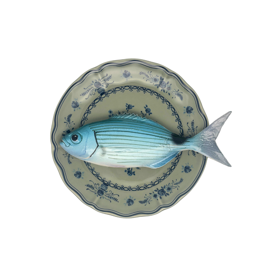 Occhiata op olijfgroen bord met blauwe decoratie 21 cm