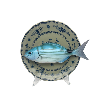Occhiata op olijfgroen bord met blauwe decoratie 21 cm