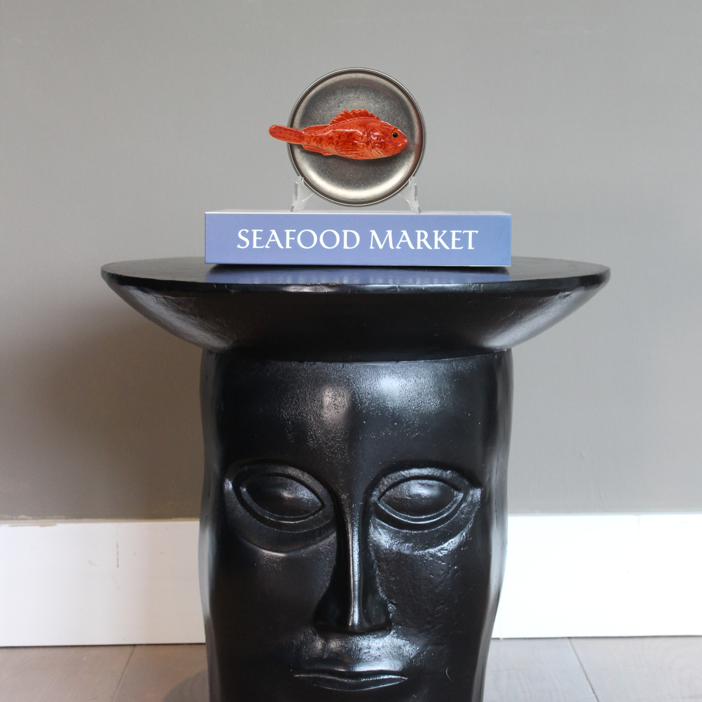 Scorfano op antiek zilver bord, 13.5 cm rond